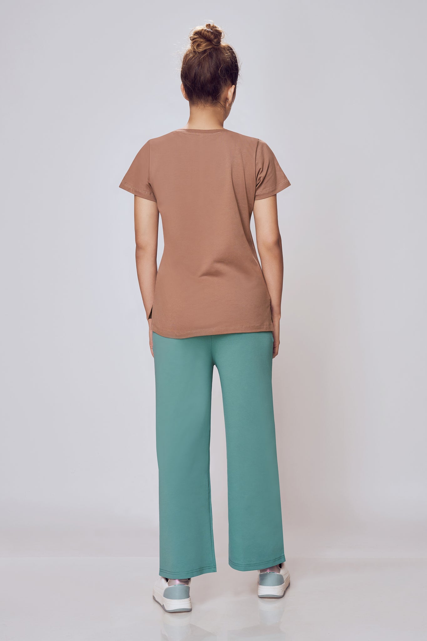 High-Low Hem T-Shirt Women Back View Melody – Lango