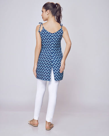 Woman wearing a blue patterned top and white Kurti Pants Leggings on a gray background